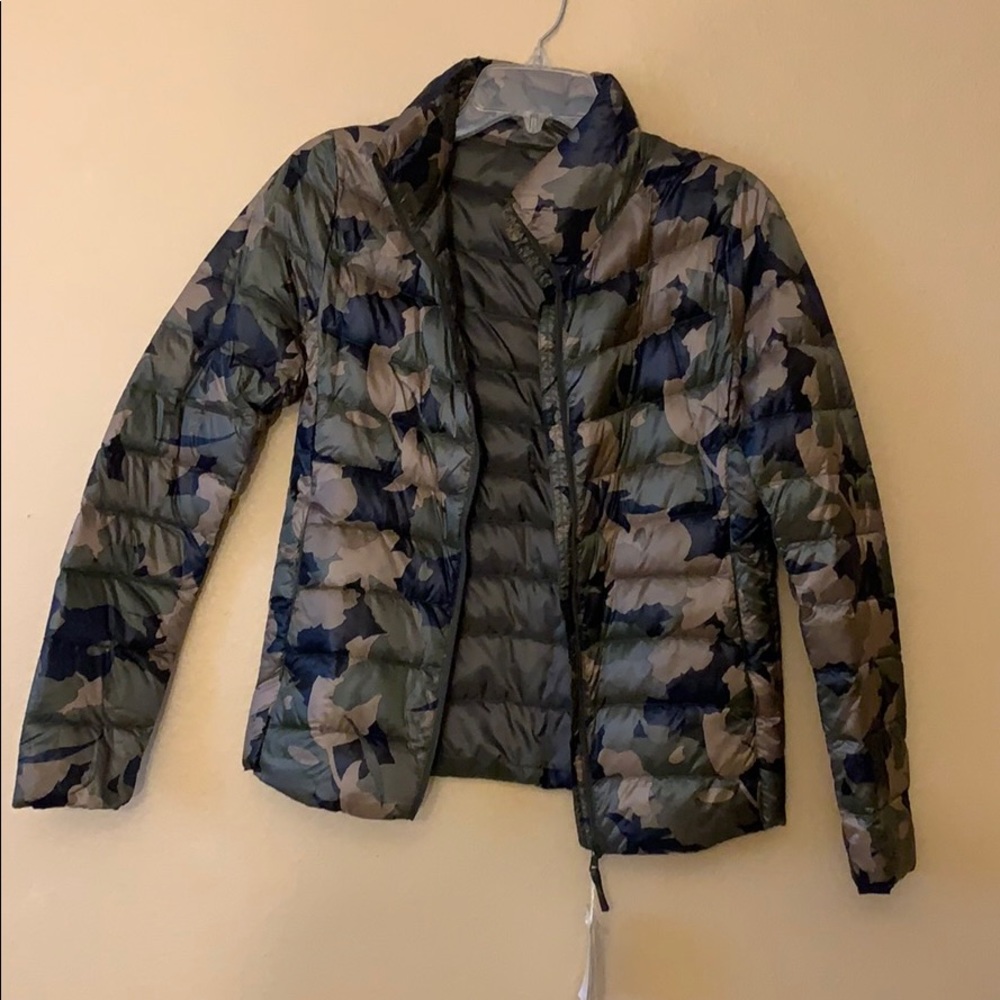 NWT Uniqlo camo puffer